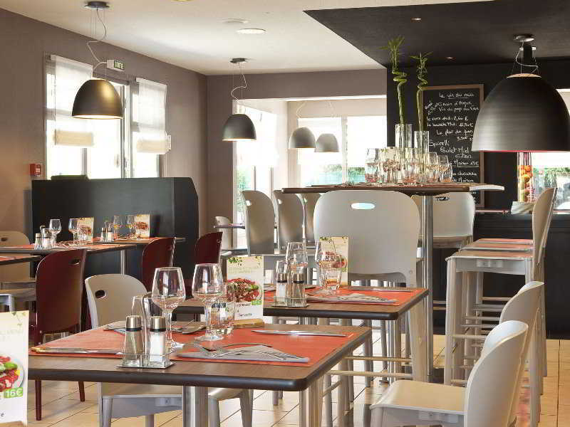 Kyriad Direct Lille Nord - Roubaix Hotel Restaurant photo